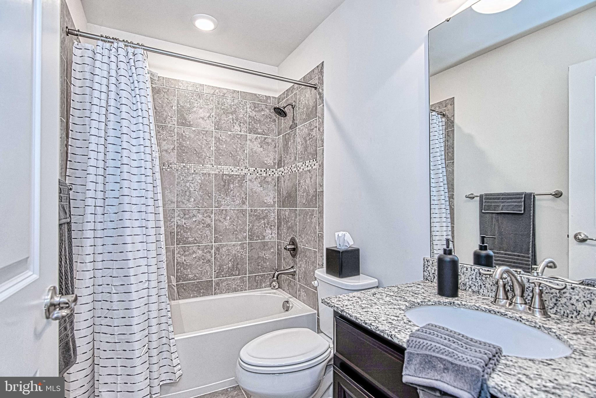 VIRGINIA MANOR - Residential