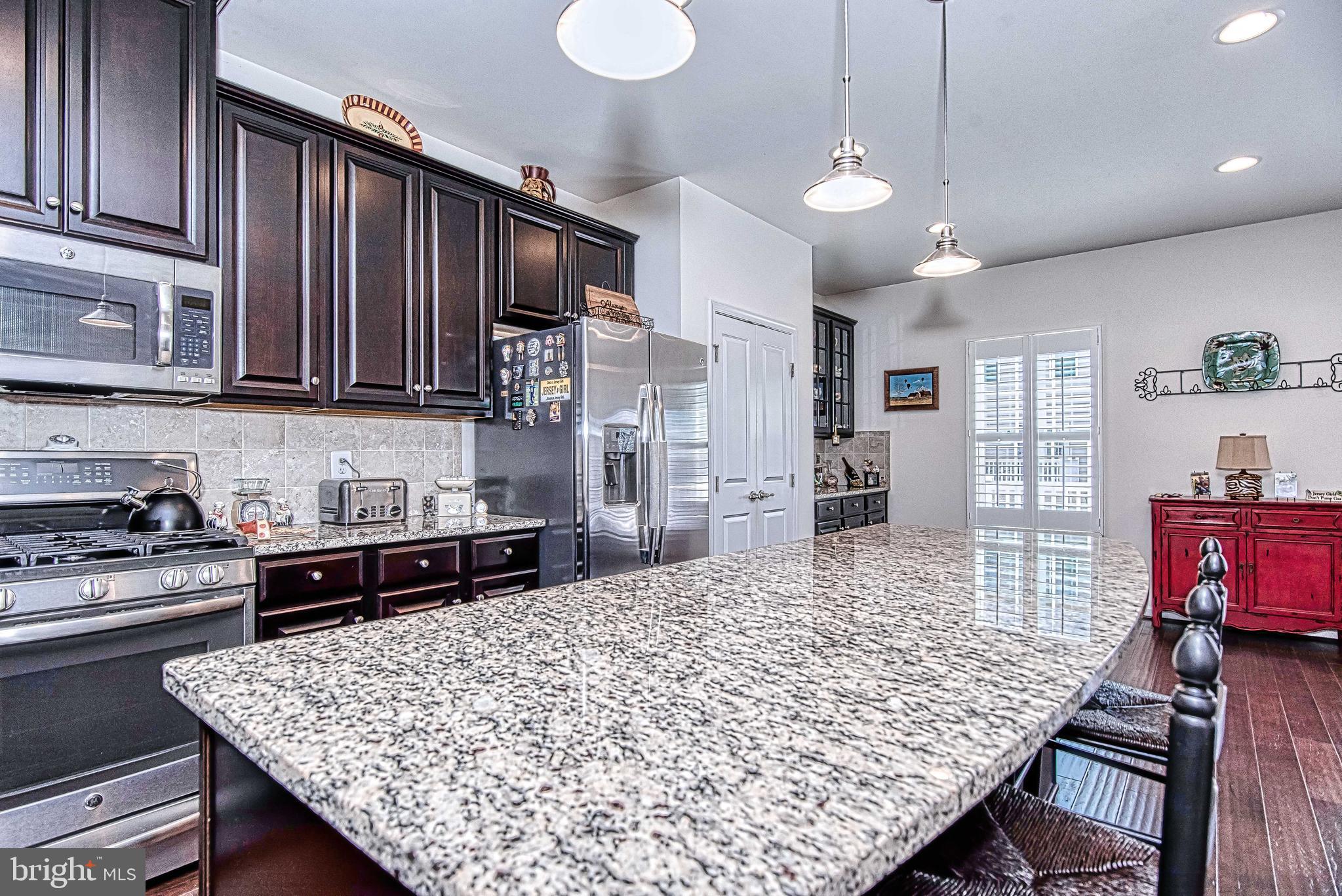 VIRGINIA MANOR - Residential