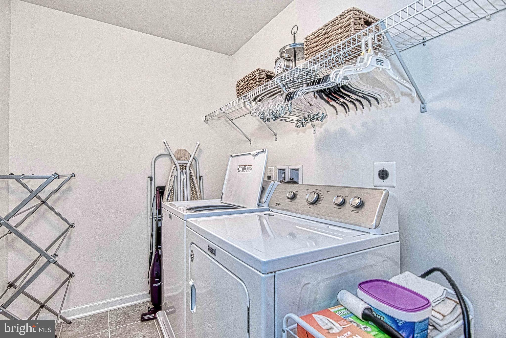 VIRGINIA MANOR - Residential