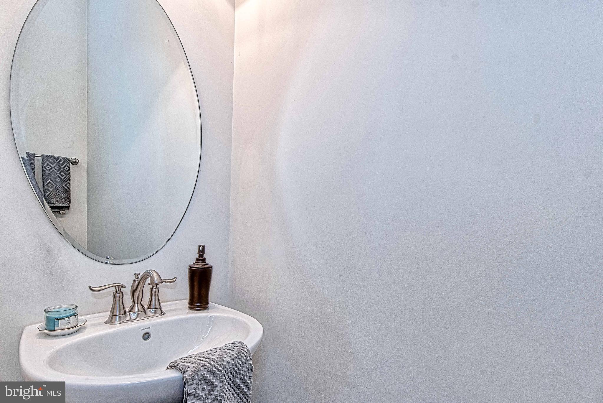 VIRGINIA MANOR - Residential