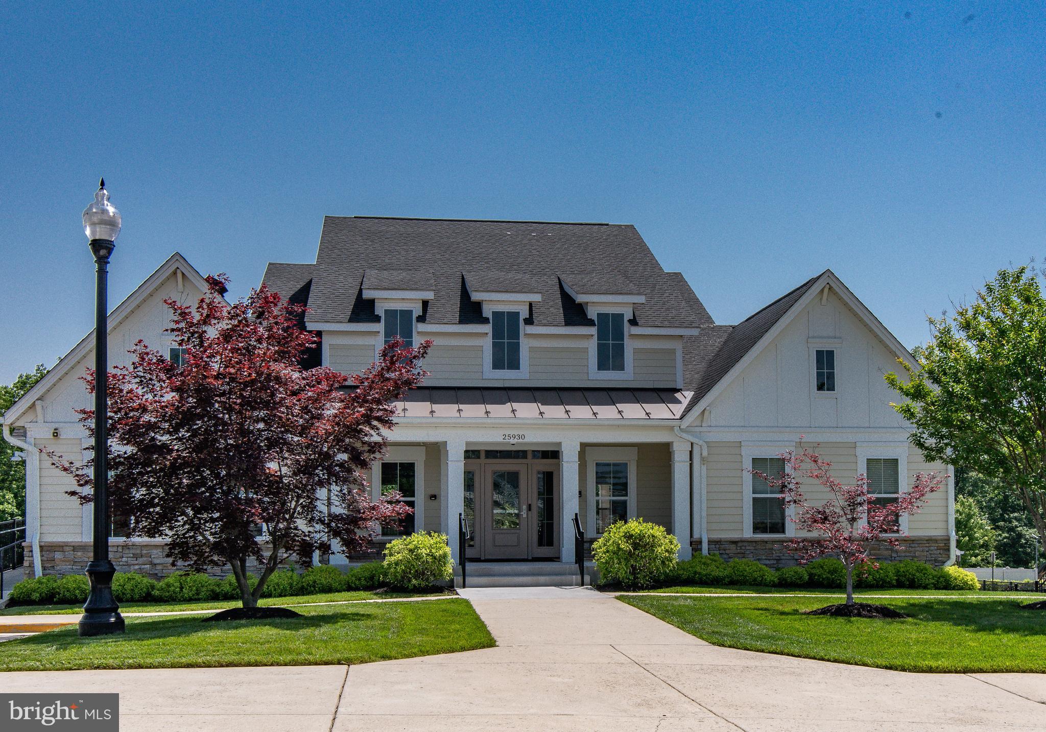 VIRGINIA MANOR - Residential