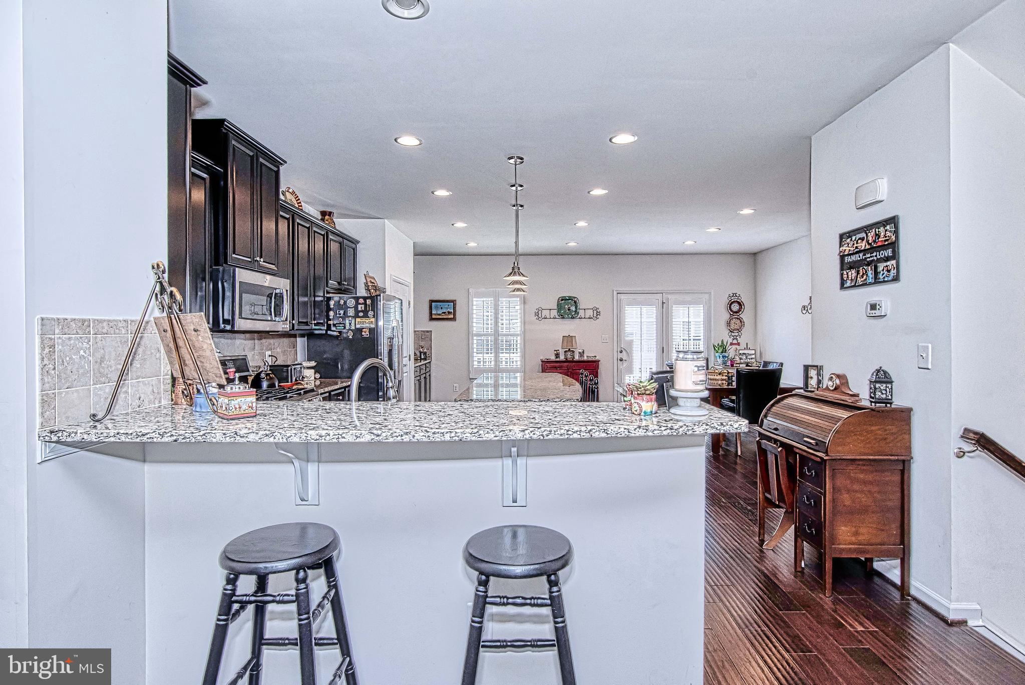 VIRGINIA MANOR - Residential