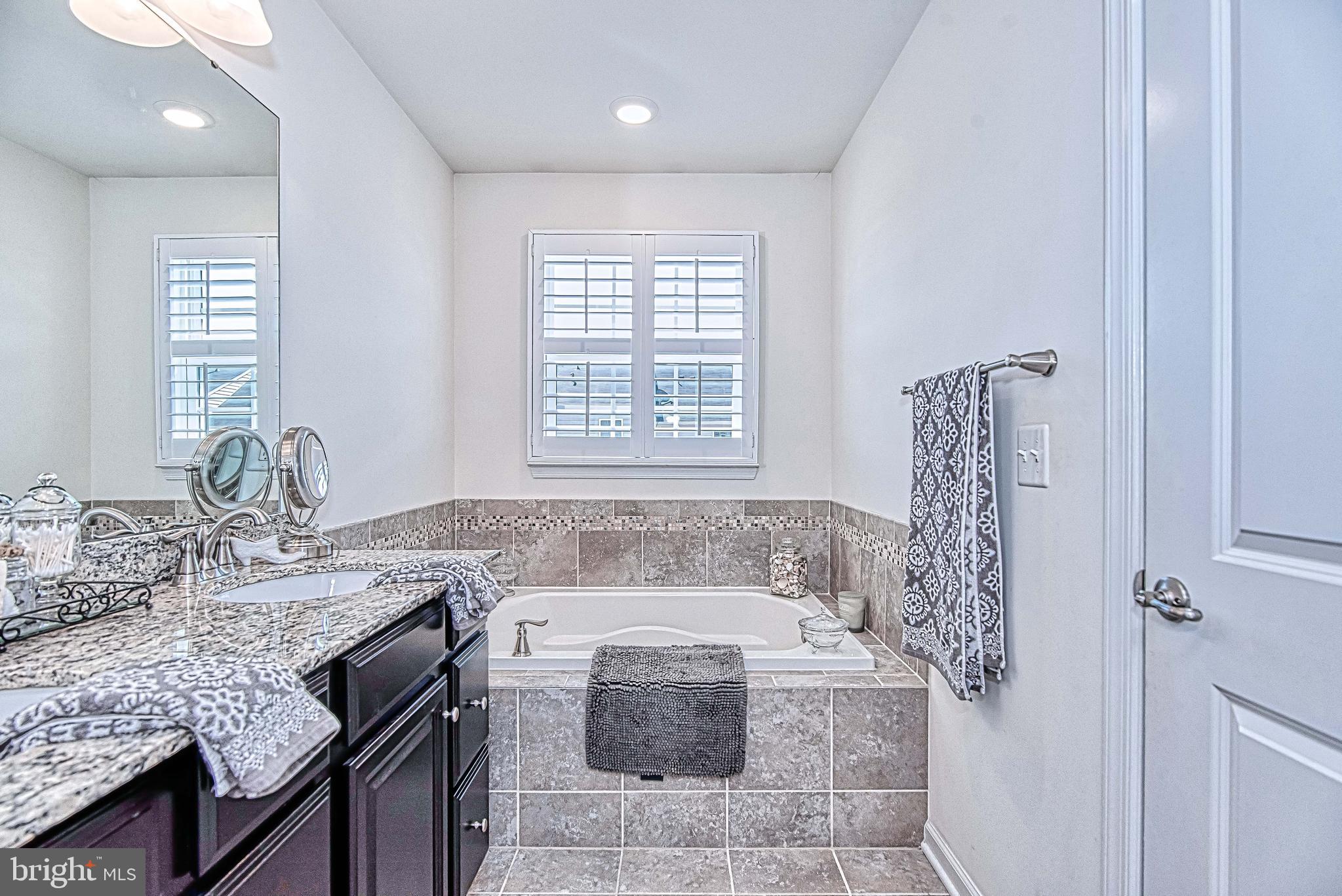 VIRGINIA MANOR - Residential