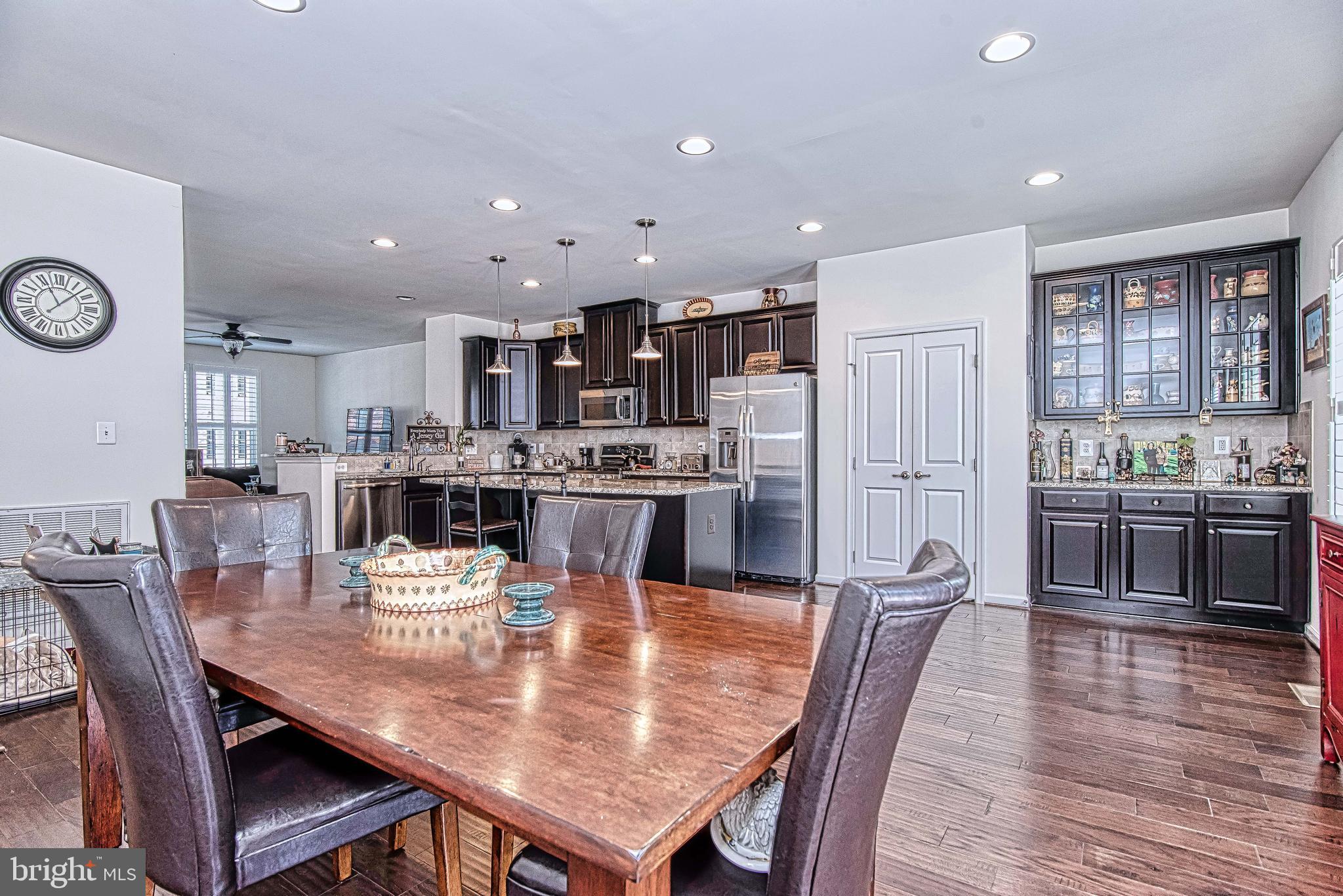 VIRGINIA MANOR - Residential