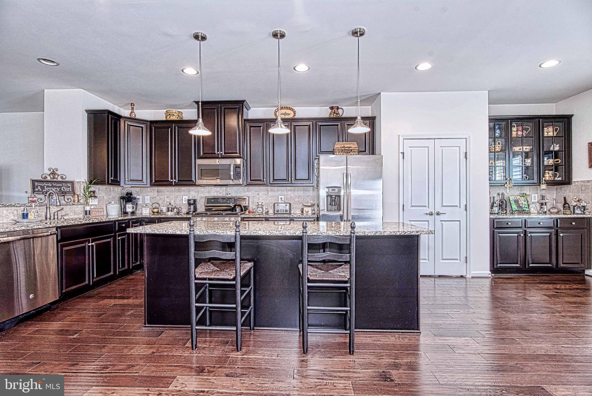 VIRGINIA MANOR - Residential