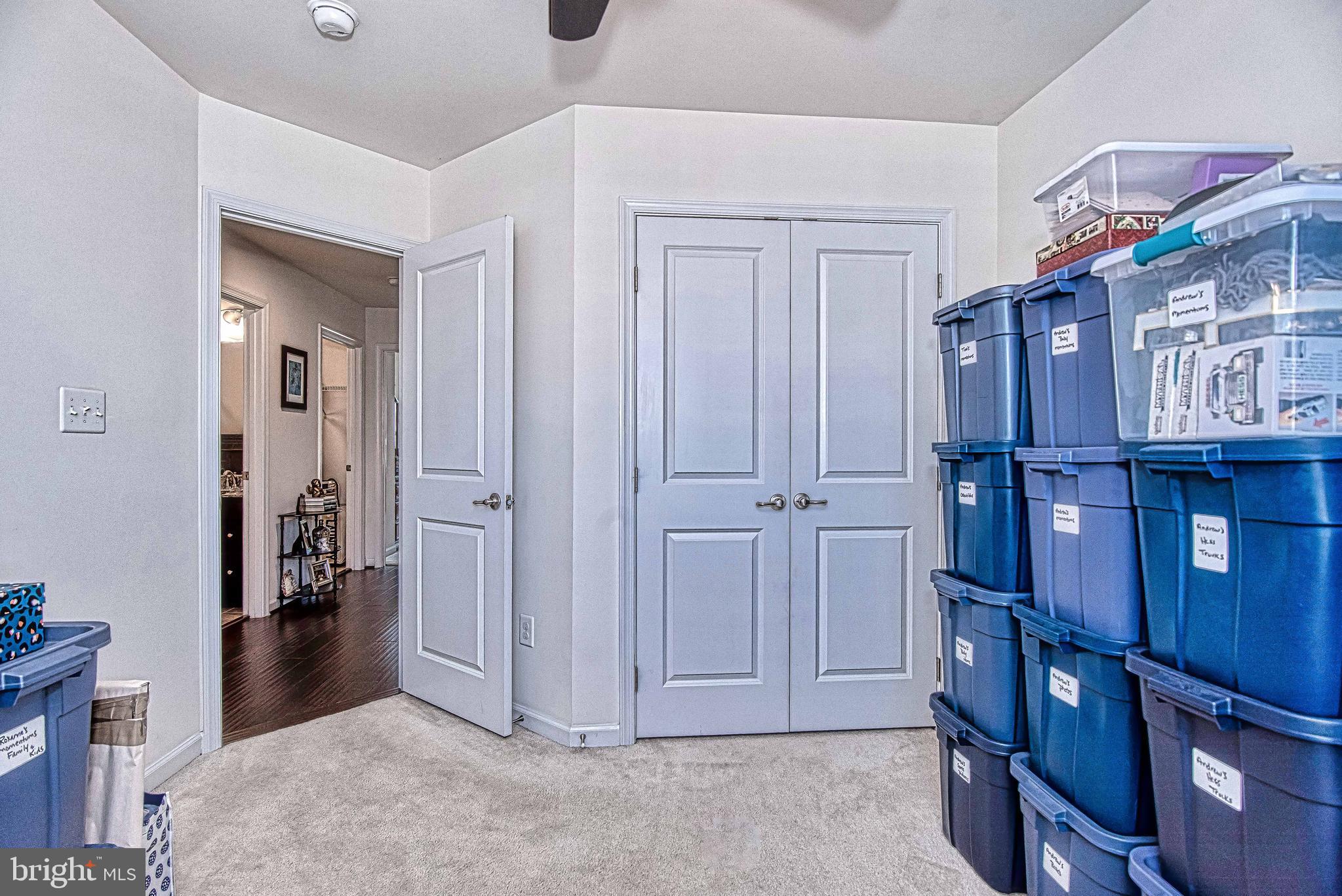 VIRGINIA MANOR - Residential