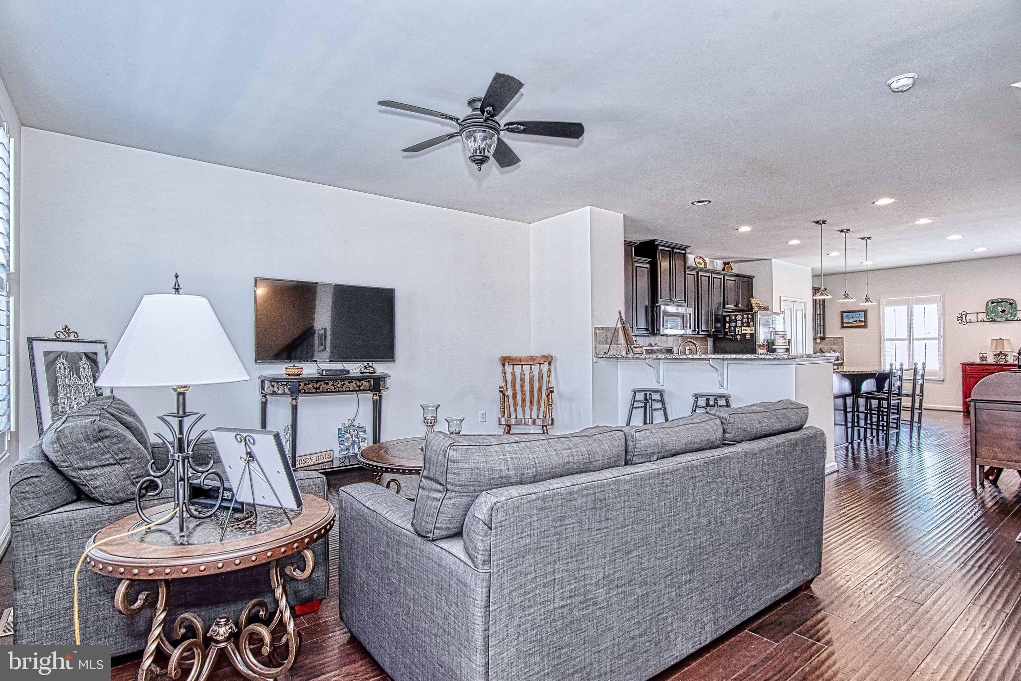 VIRGINIA MANOR - Residential