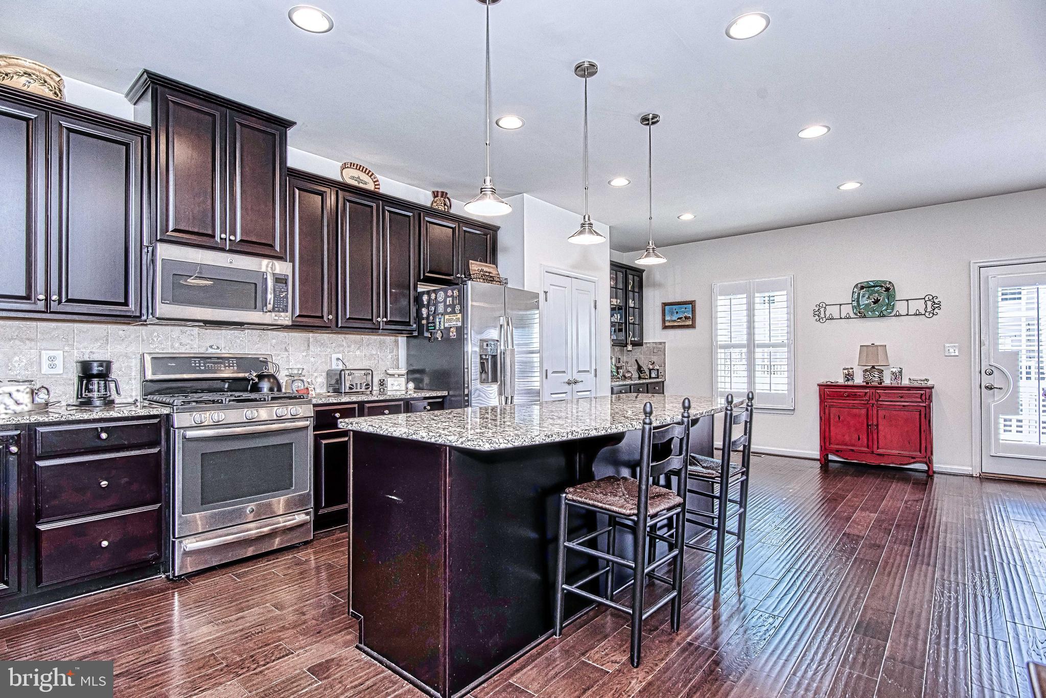 VIRGINIA MANOR - Residential