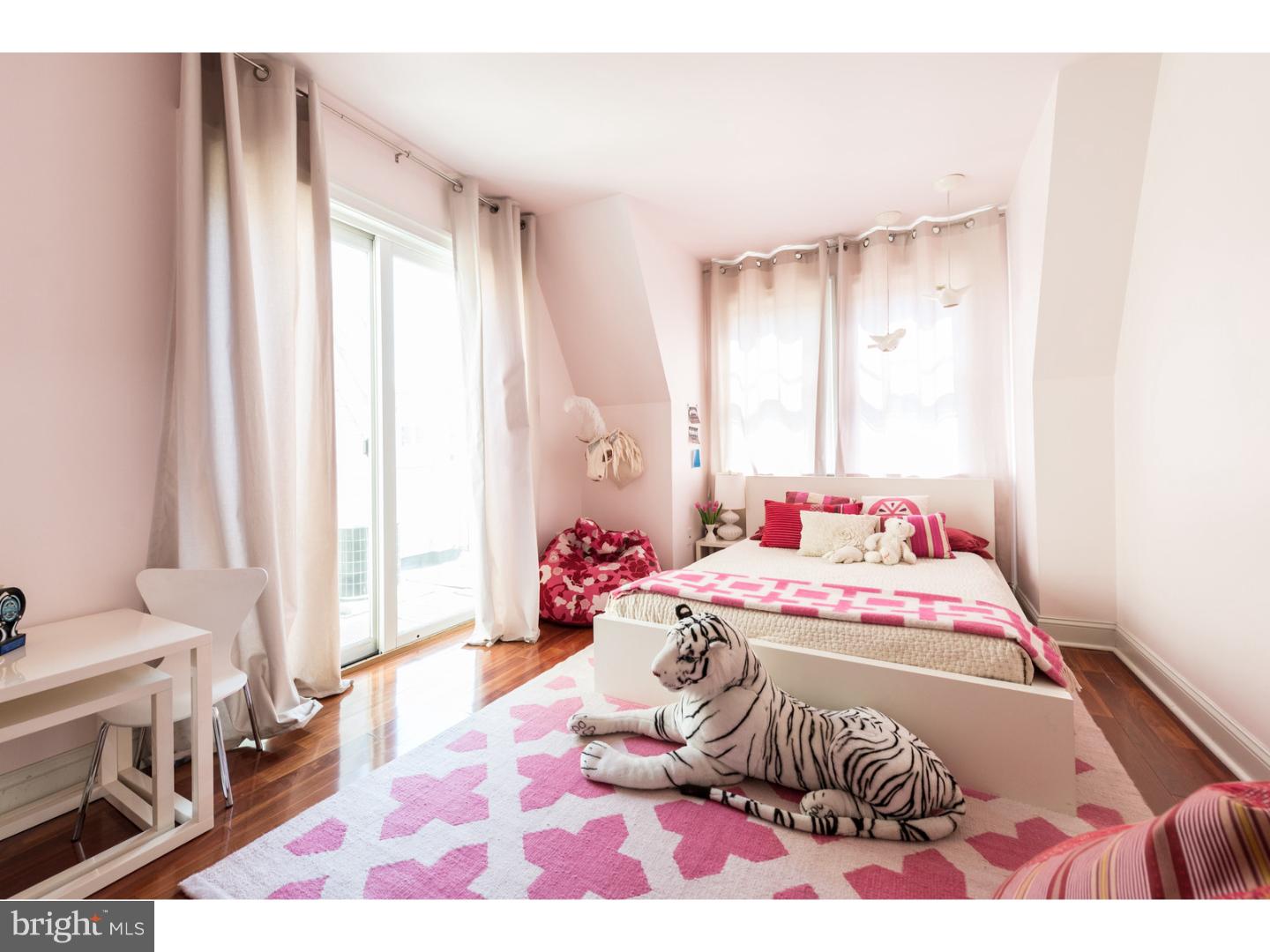 SOCIETY HILL - Residential