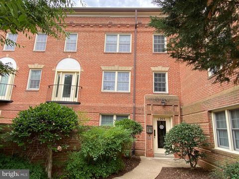 Condo For Sale - 1205 N Pitt Street #2C<br/> ALEXANDRIA, VA 22314