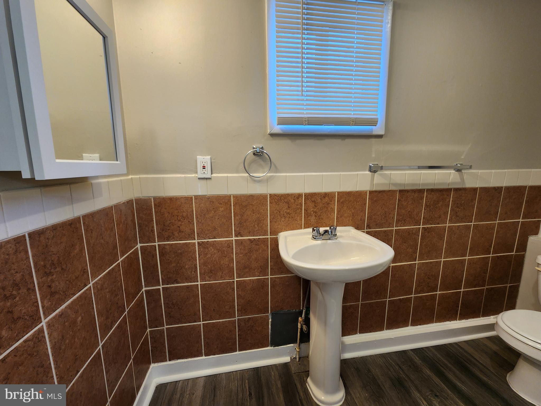 BROADWAY EAST - Residential