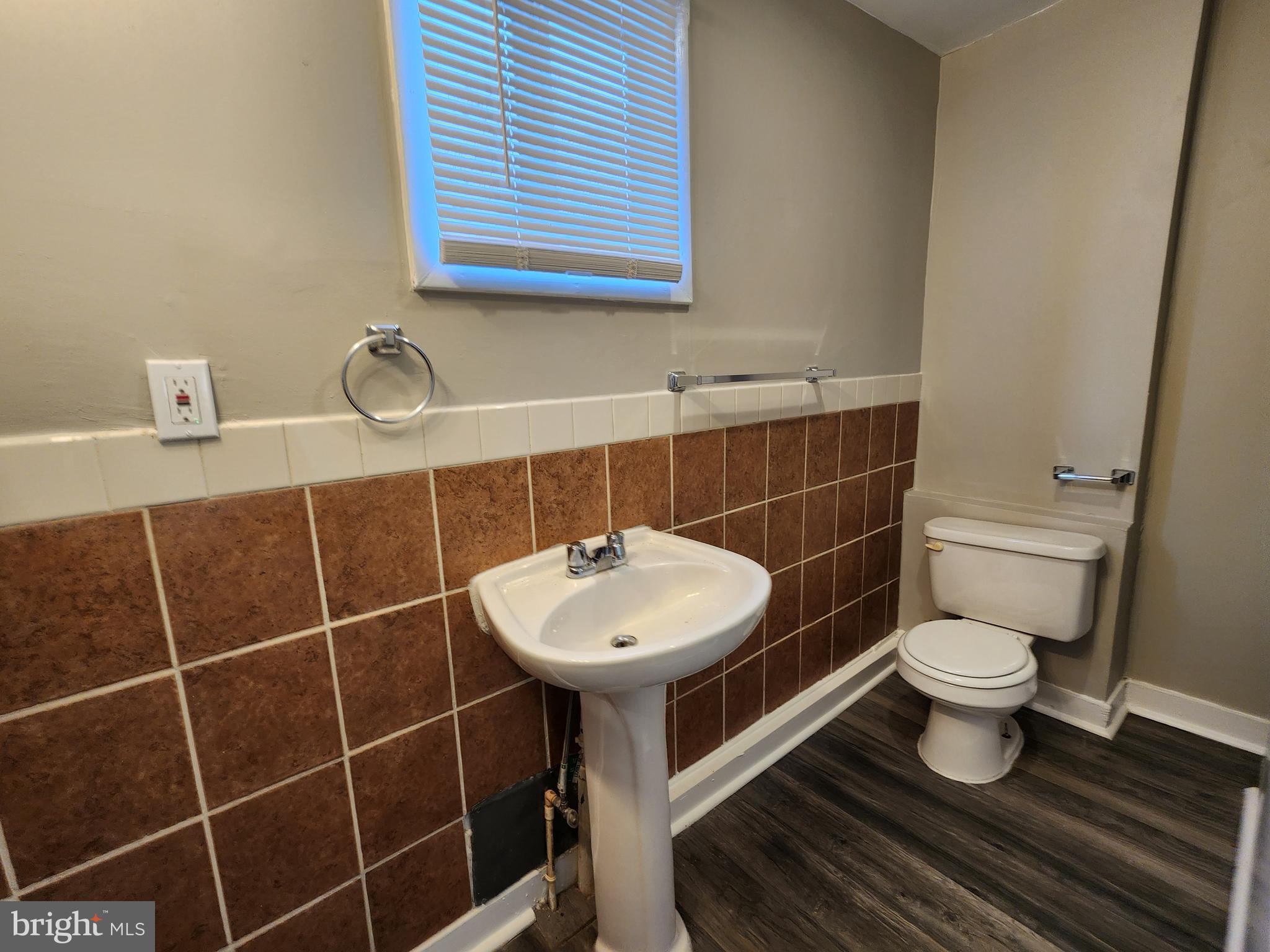 BROADWAY EAST - Residential