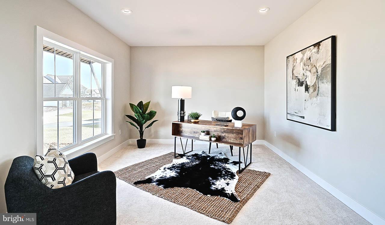 SUMMER LAYNE - Residential
