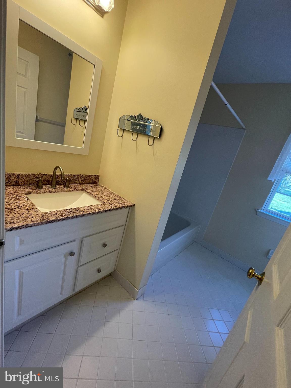 COUNTRY CROSSING - Residential Lease