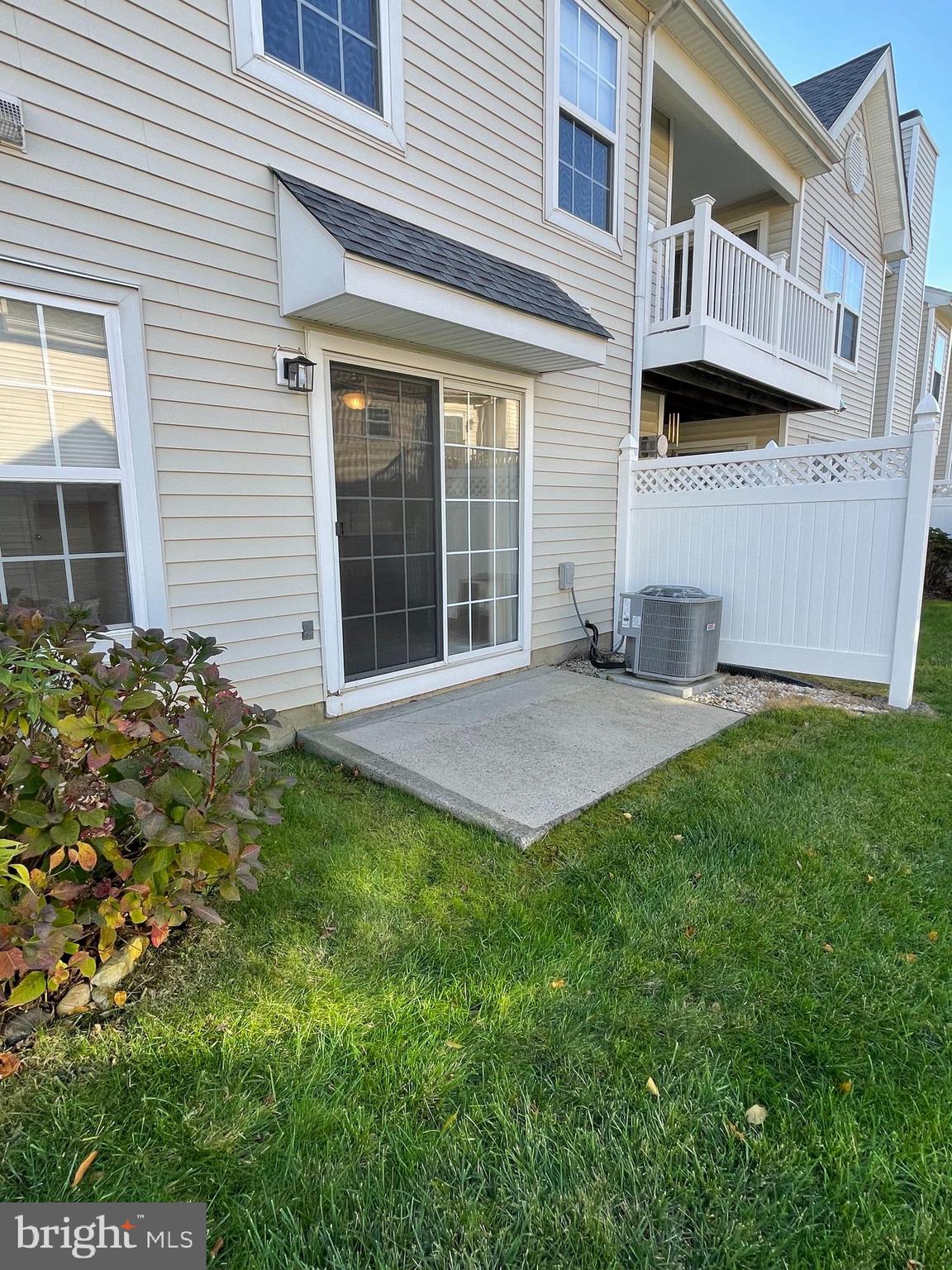 COUNTRY CROSSING - Residential Lease