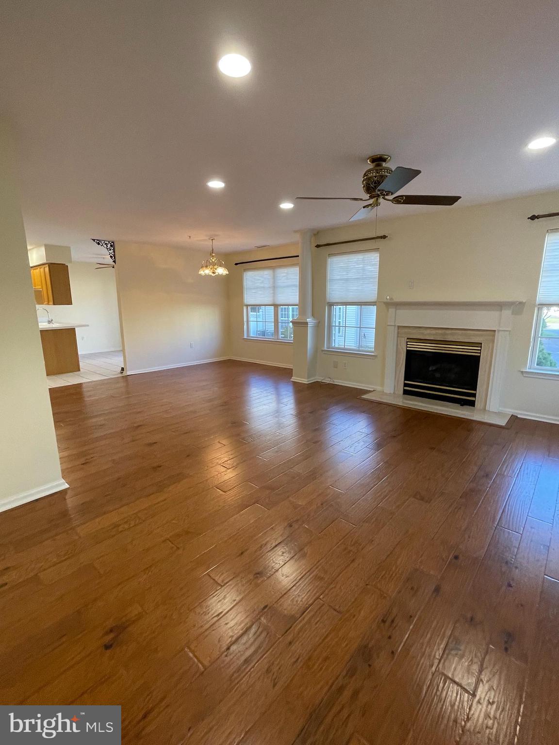 COUNTRY CROSSING - Residential Lease