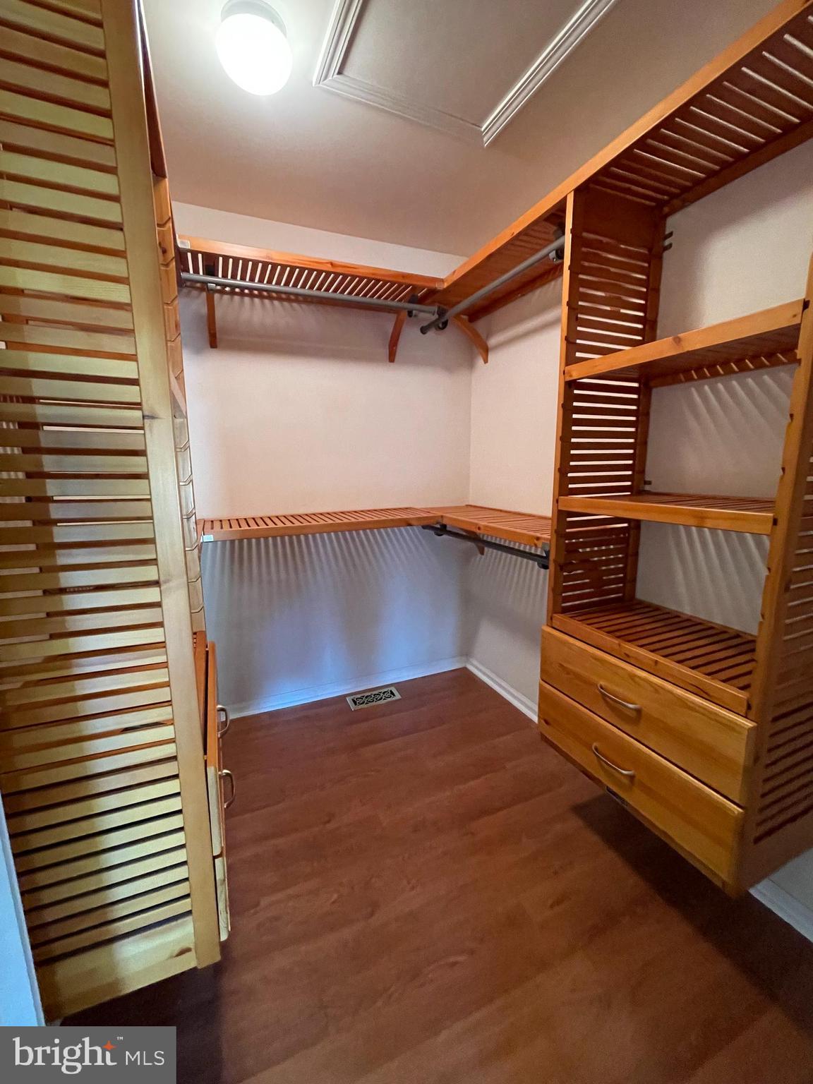 COUNTRY CROSSING - Residential Lease