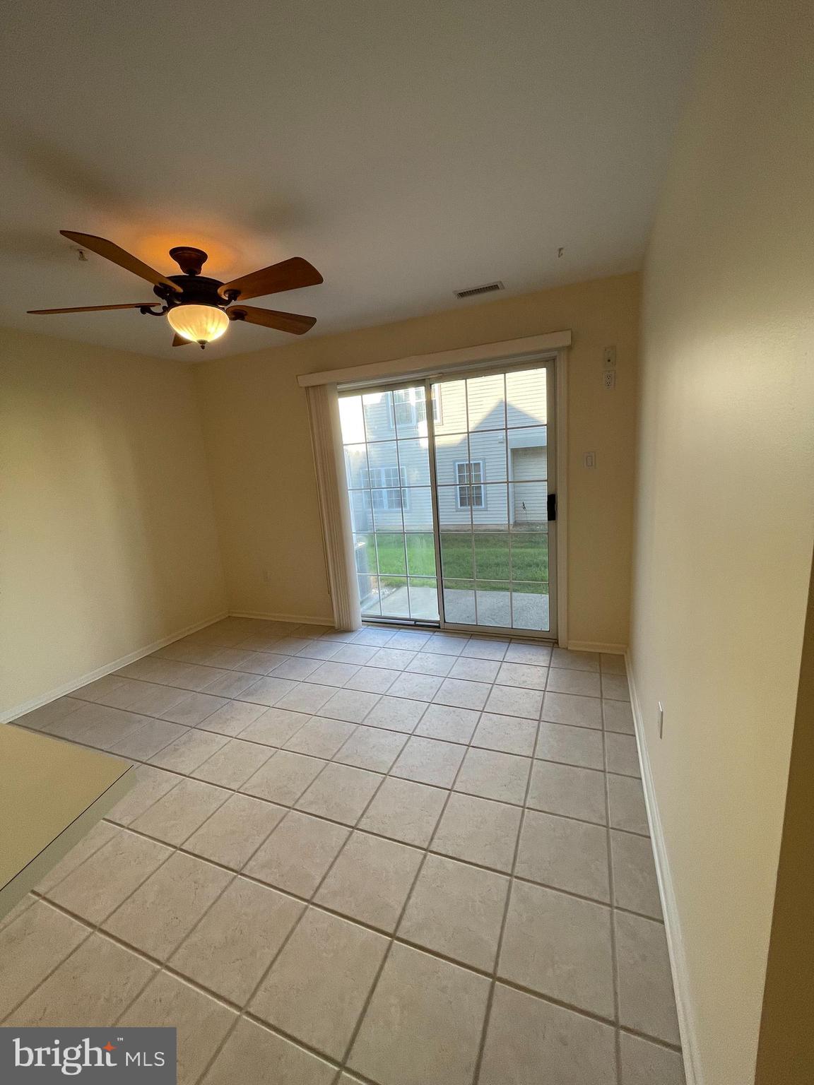 COUNTRY CROSSING - Residential Lease