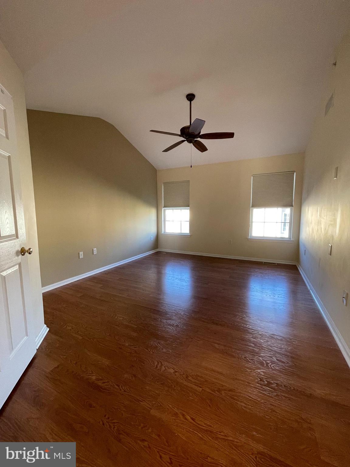 COUNTRY CROSSING - Residential Lease