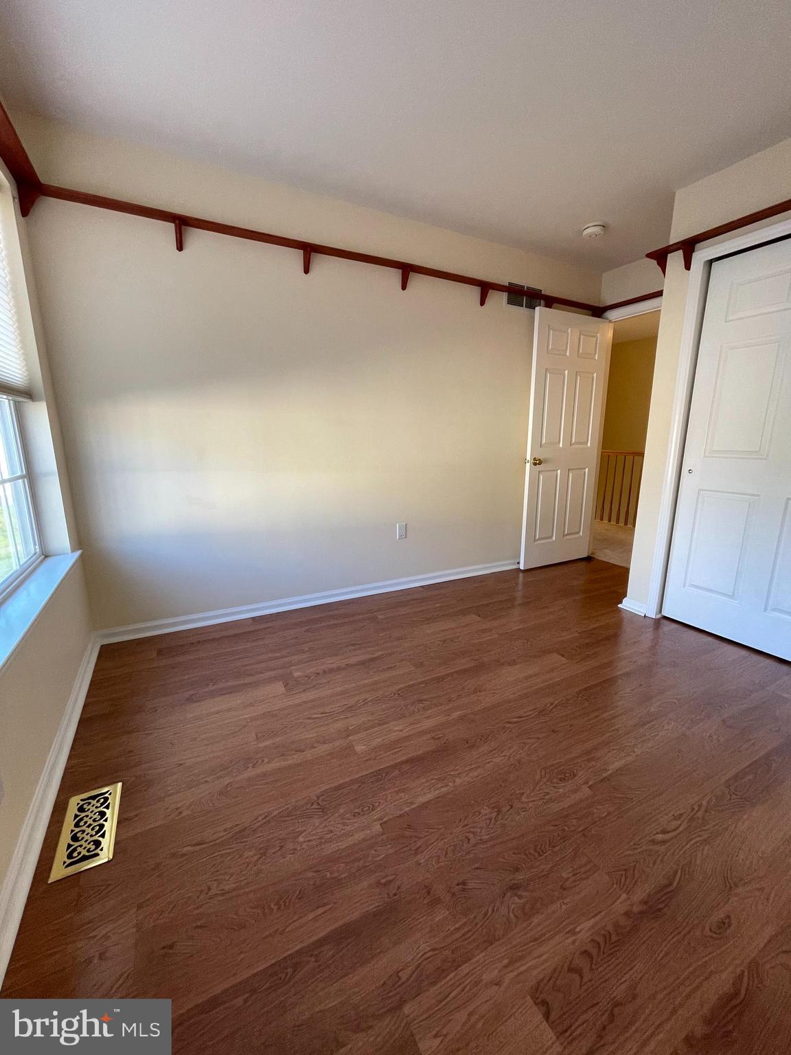 COUNTRY CROSSING - Residential Lease