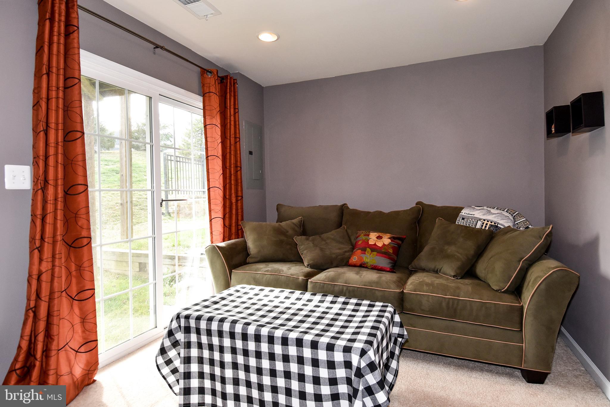 RIVER OAKS - Residential