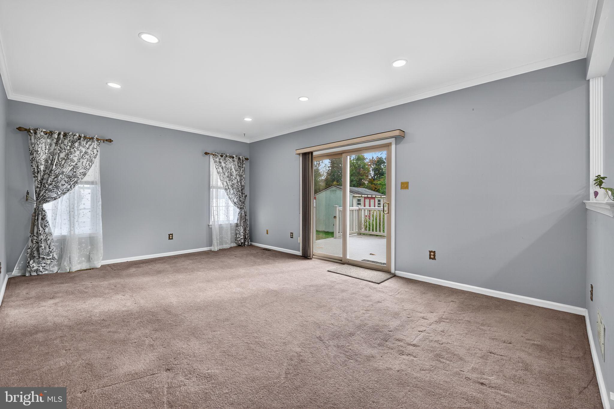 MONTGOMERY OAKS - Residential