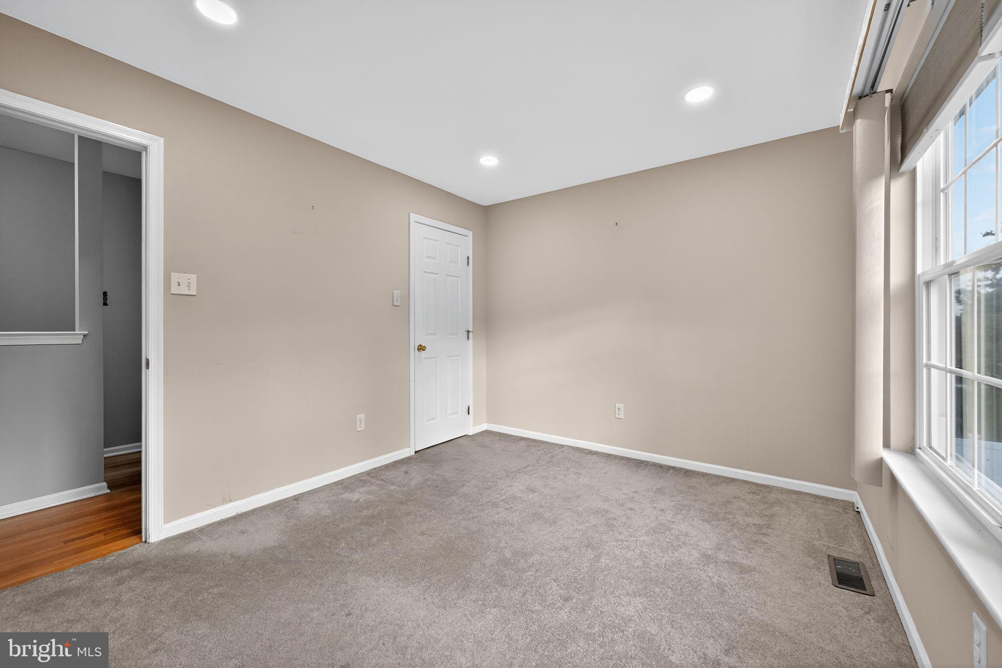 MONTGOMERY OAKS - Residential