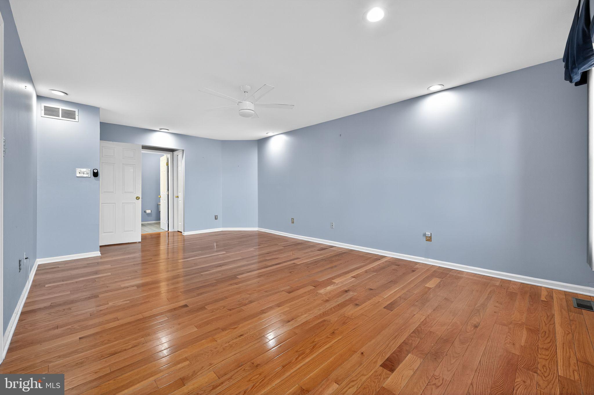 MONTGOMERY OAKS - Residential