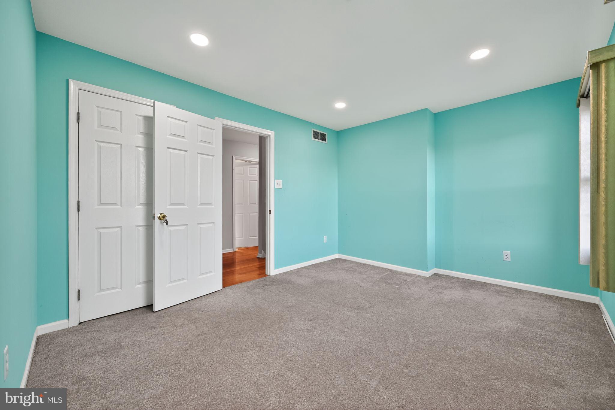 MONTGOMERY OAKS - Residential