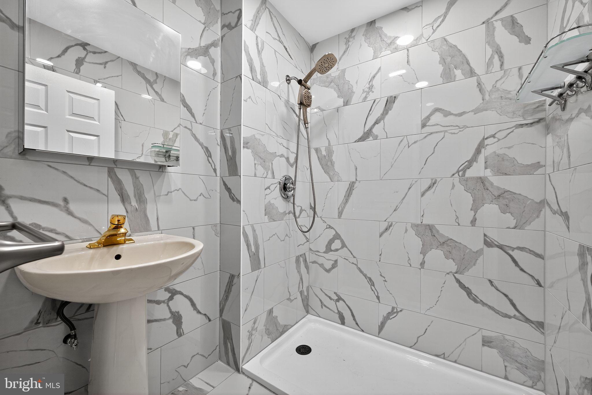 MONTGOMERY OAKS - Residential