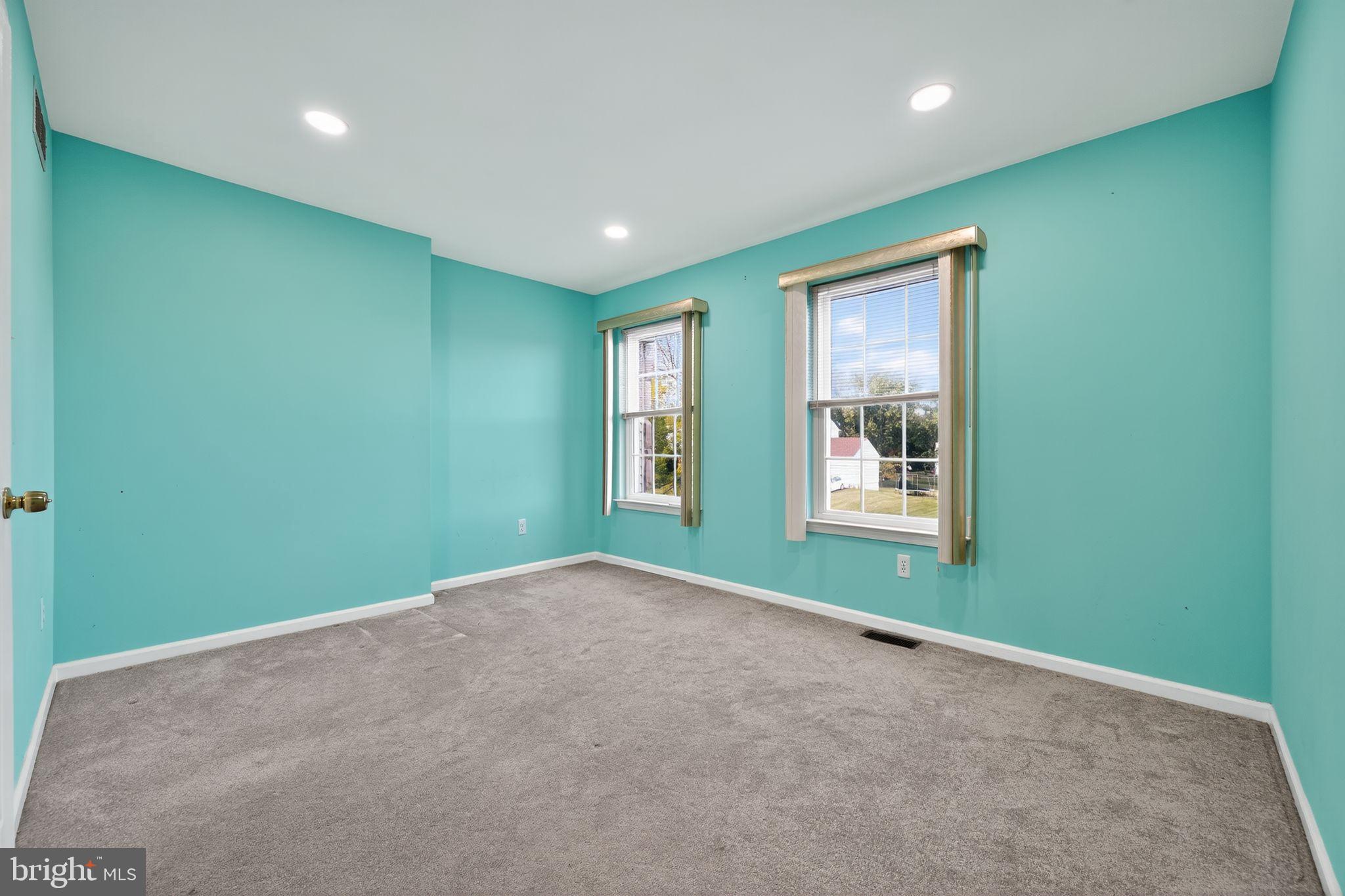 MONTGOMERY OAKS - Residential