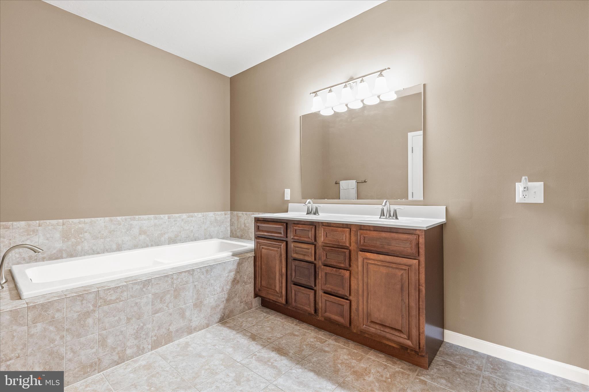 JACKSON HEIGHTS - Residential