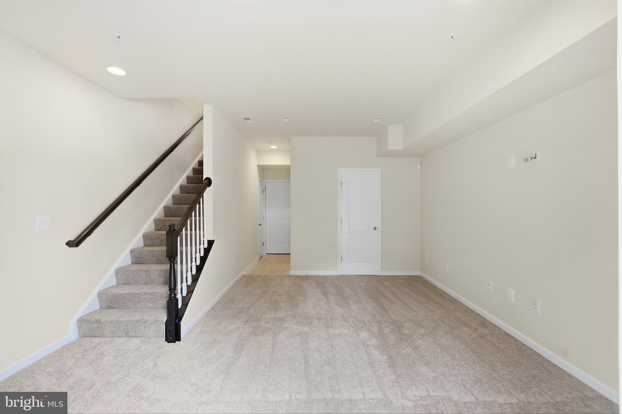 8132 HOLLOW COURT