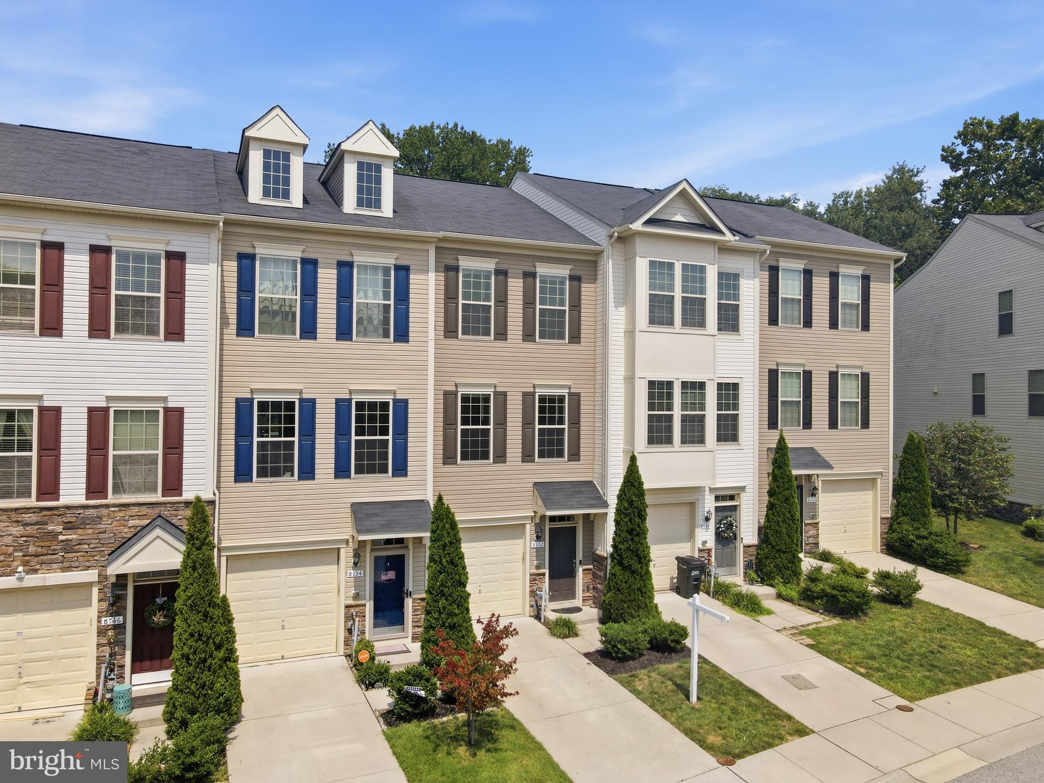 8132 HOLLOW COURT