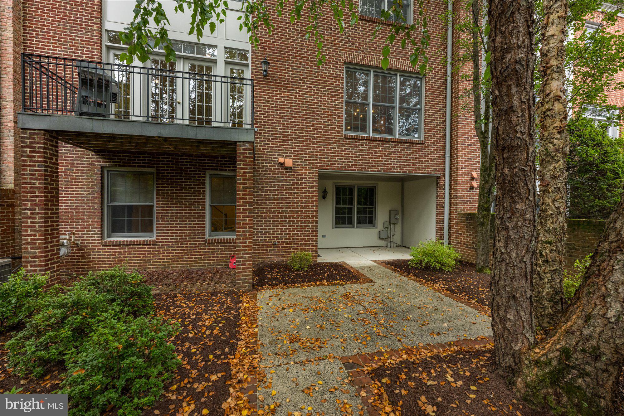 RIVER FALLS - Residential