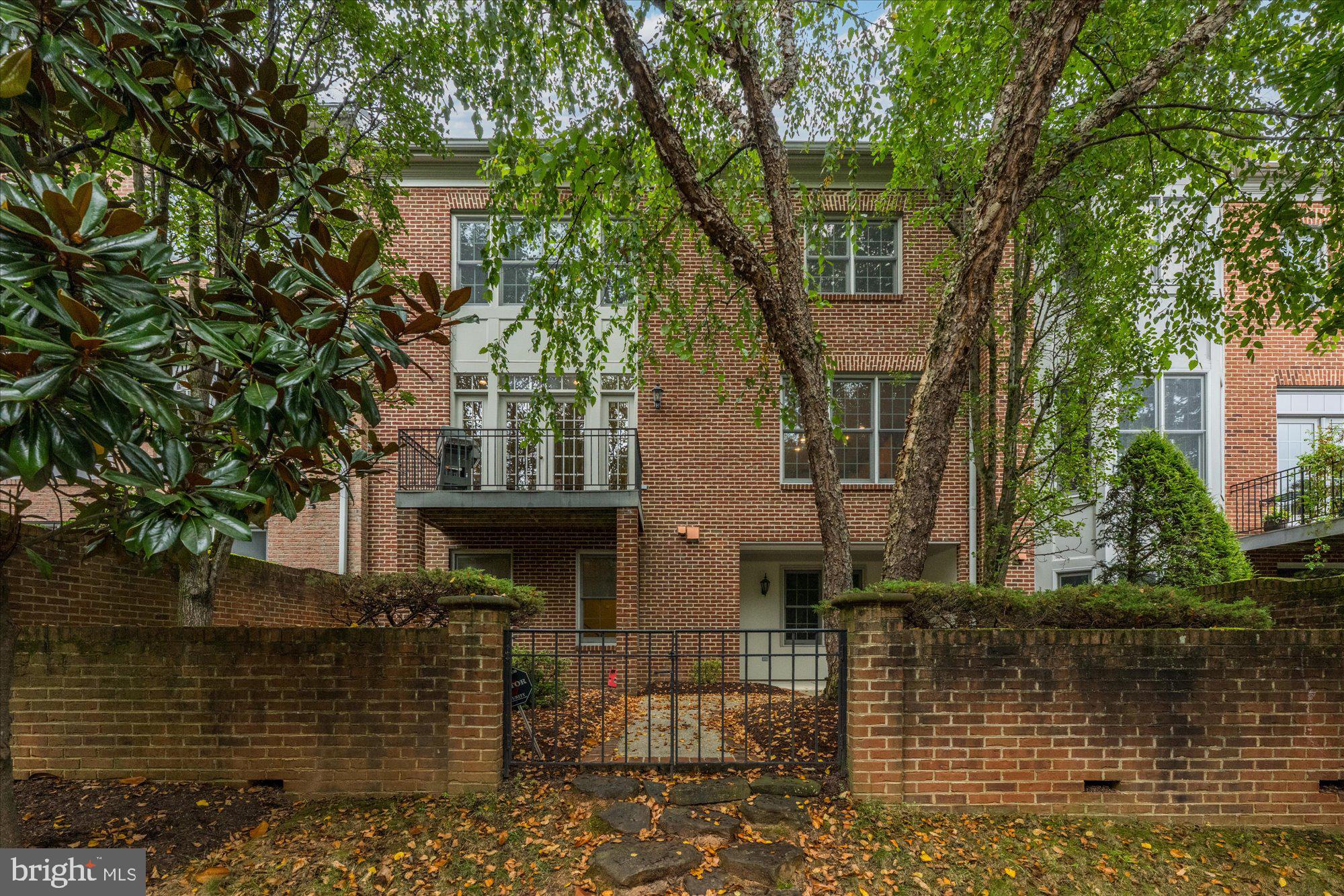 RIVER FALLS - Residential