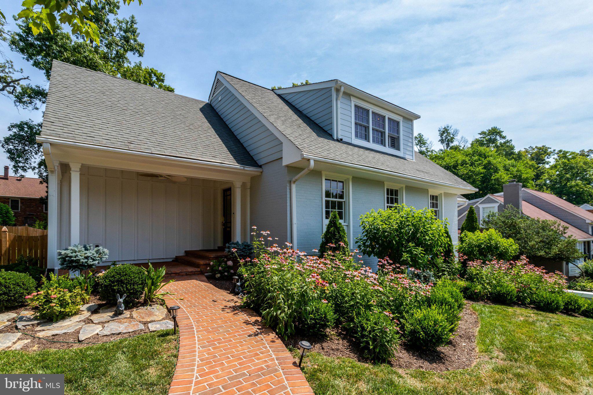 904 WAYNEWOOD BOULEVARD