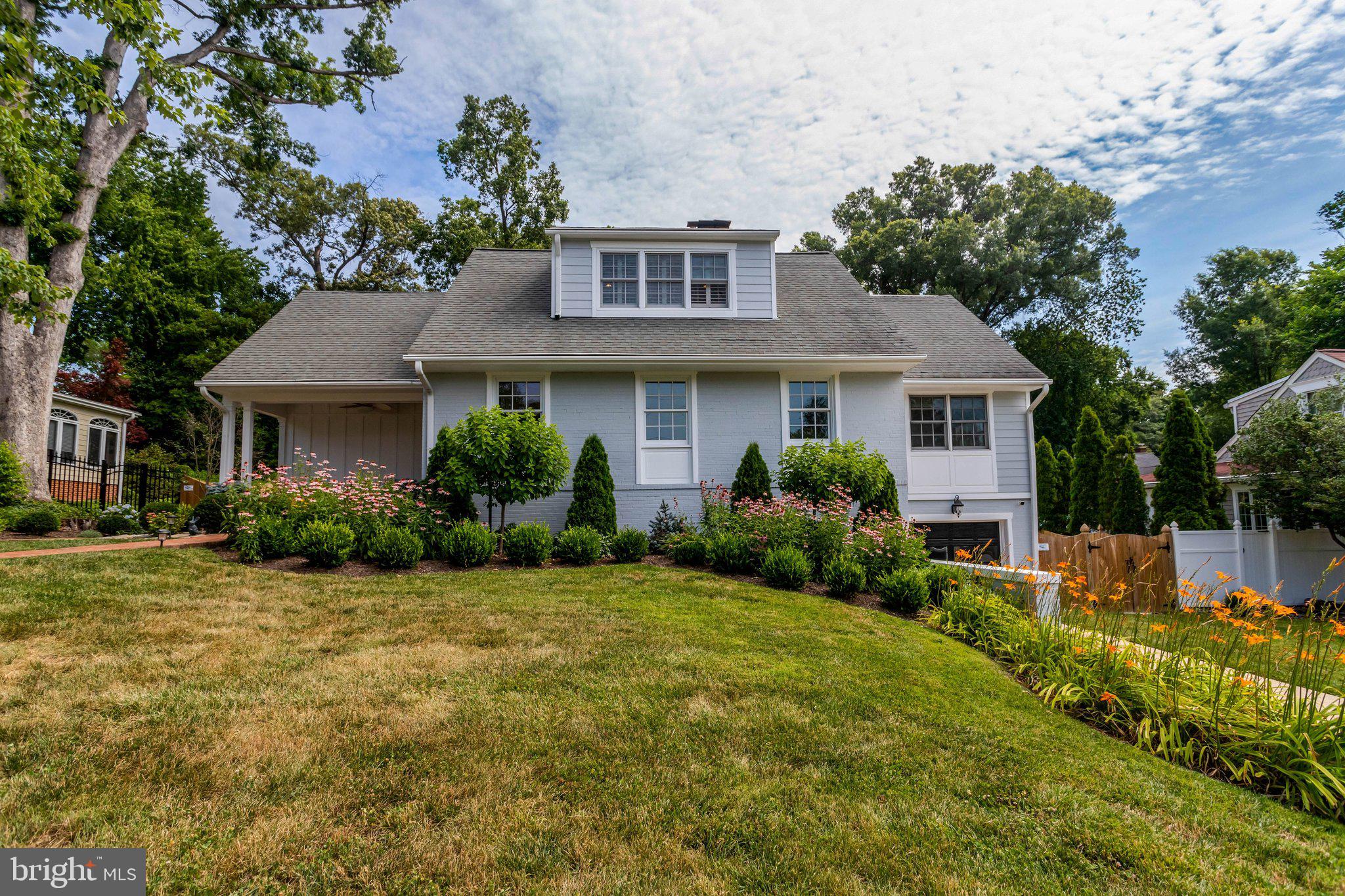 904 WAYNEWOOD BOULEVARD