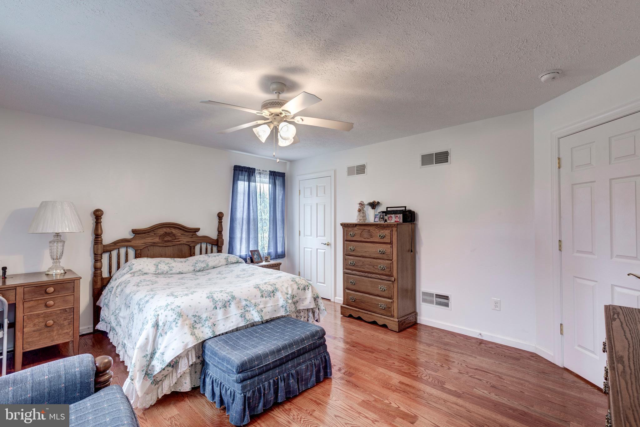 DEER CHASE - Residential