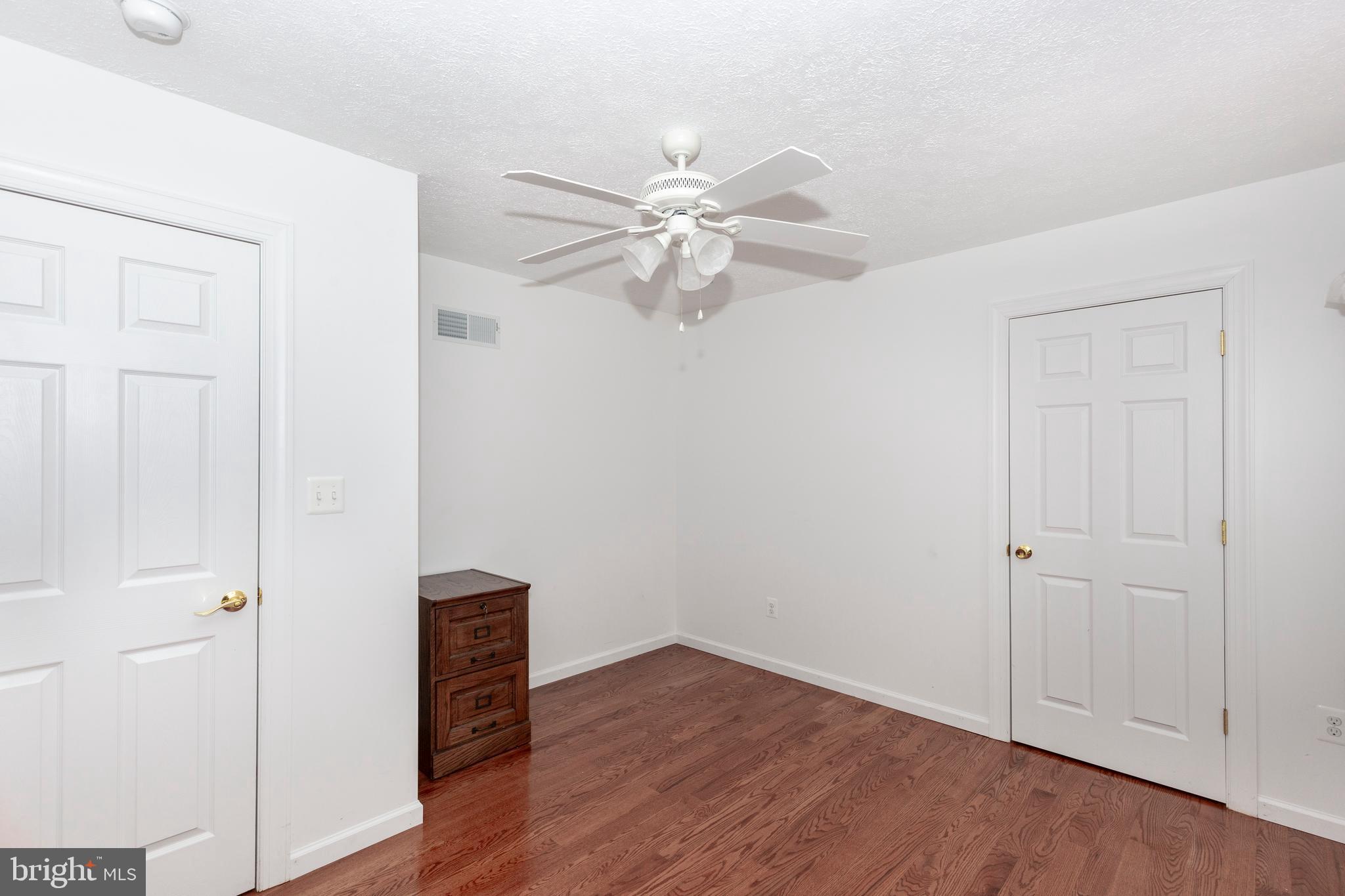 DEER CHASE - Residential