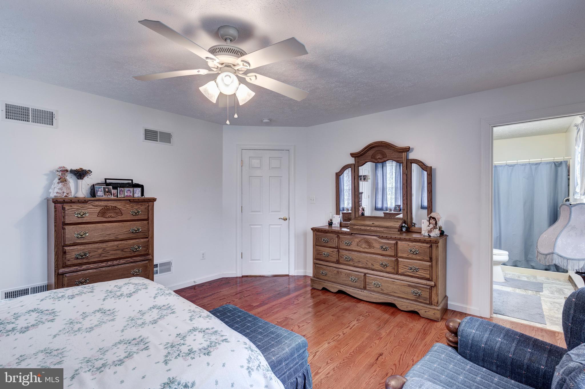 DEER CHASE - Residential