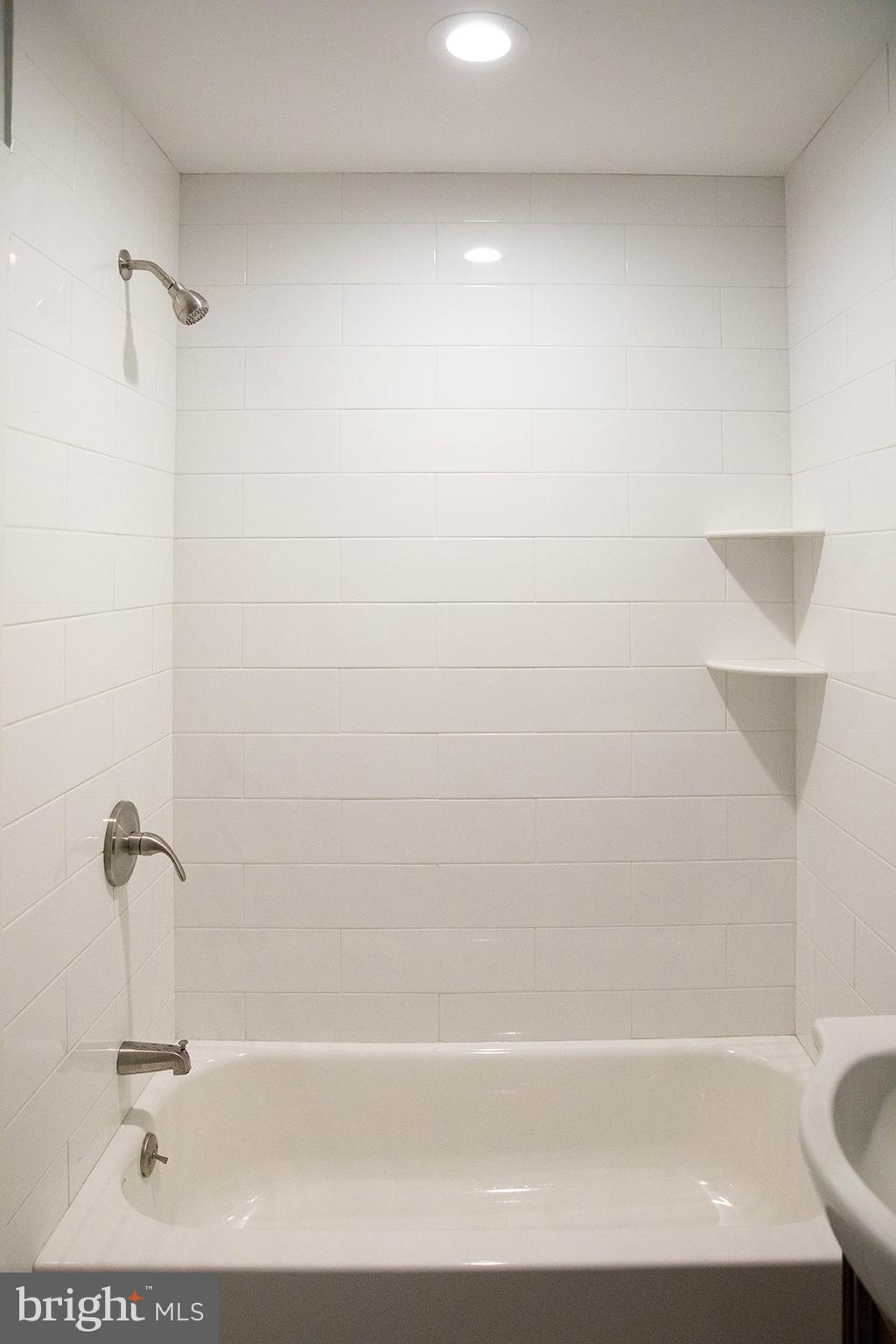 TEMPLE UNIVERSITY - Residential Lease