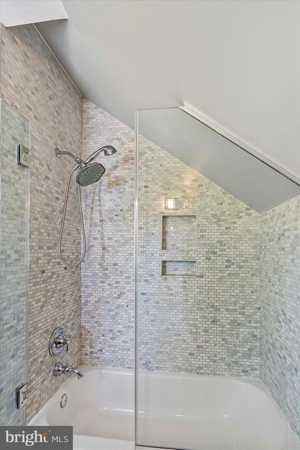 KINGSVILLE - Residential