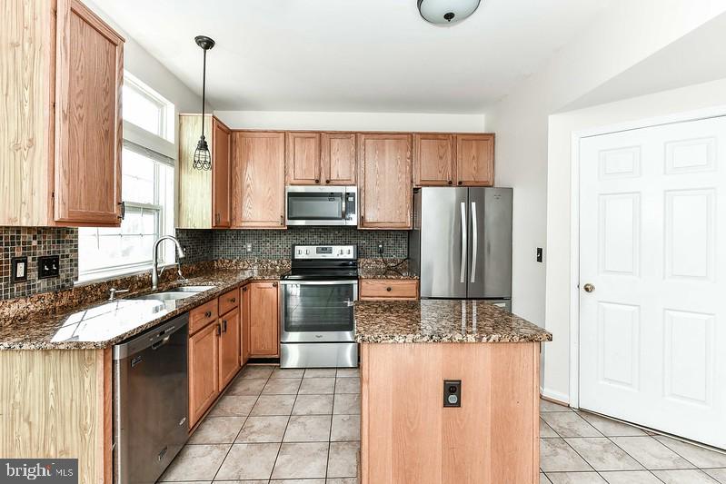 CEDAR LAKES - Residential Lease