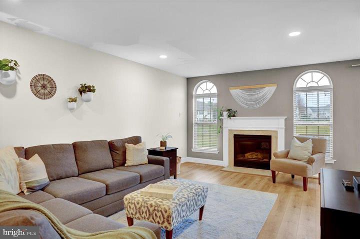 2305 CARRIAGE LANE