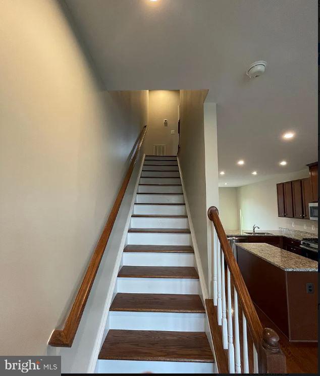 TRAILSIDE - Residential Lease