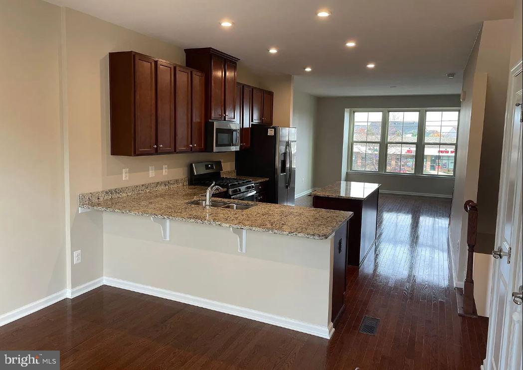 TRAILSIDE - Residential Lease