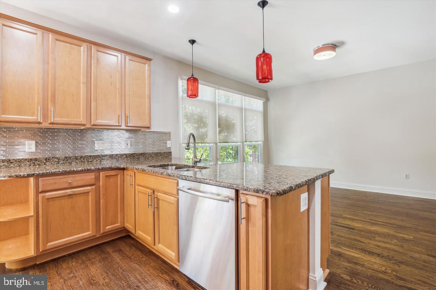 1596 N COLONIAL TERRACE