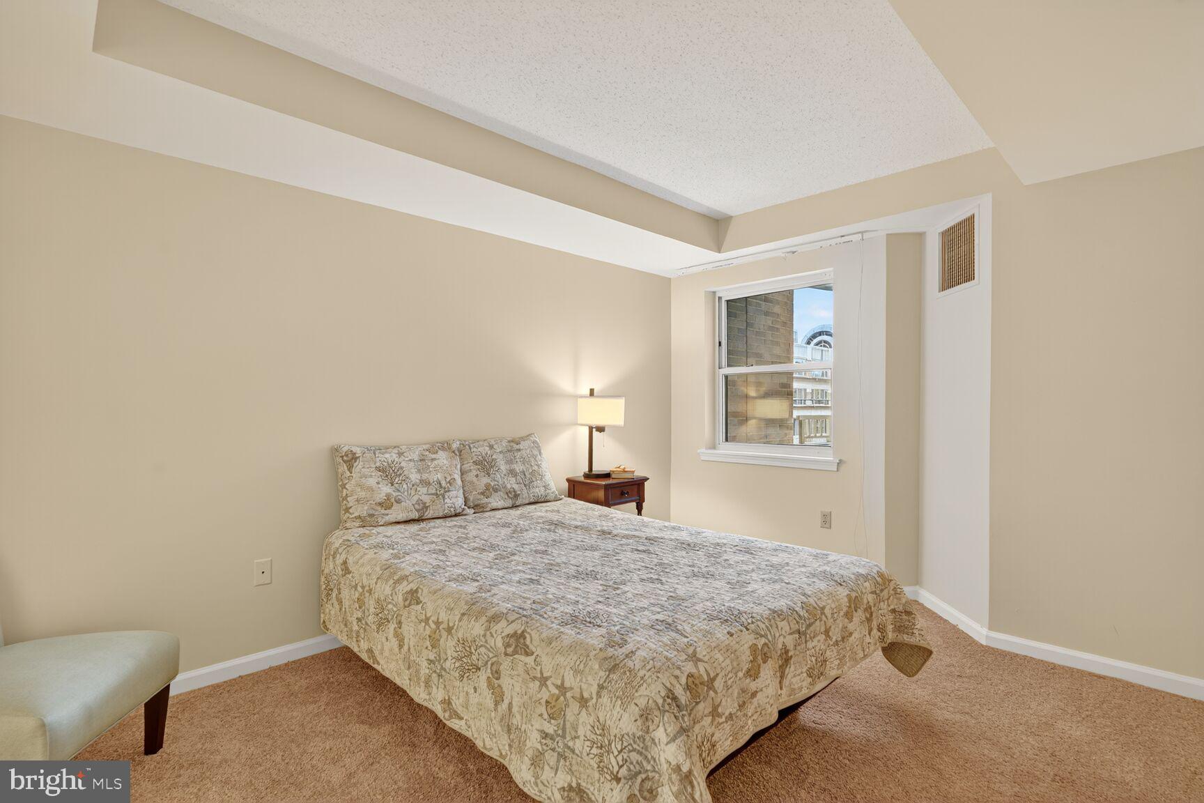 THE JEFFERSON - SUNRISE SENIOR LIVING - Residential