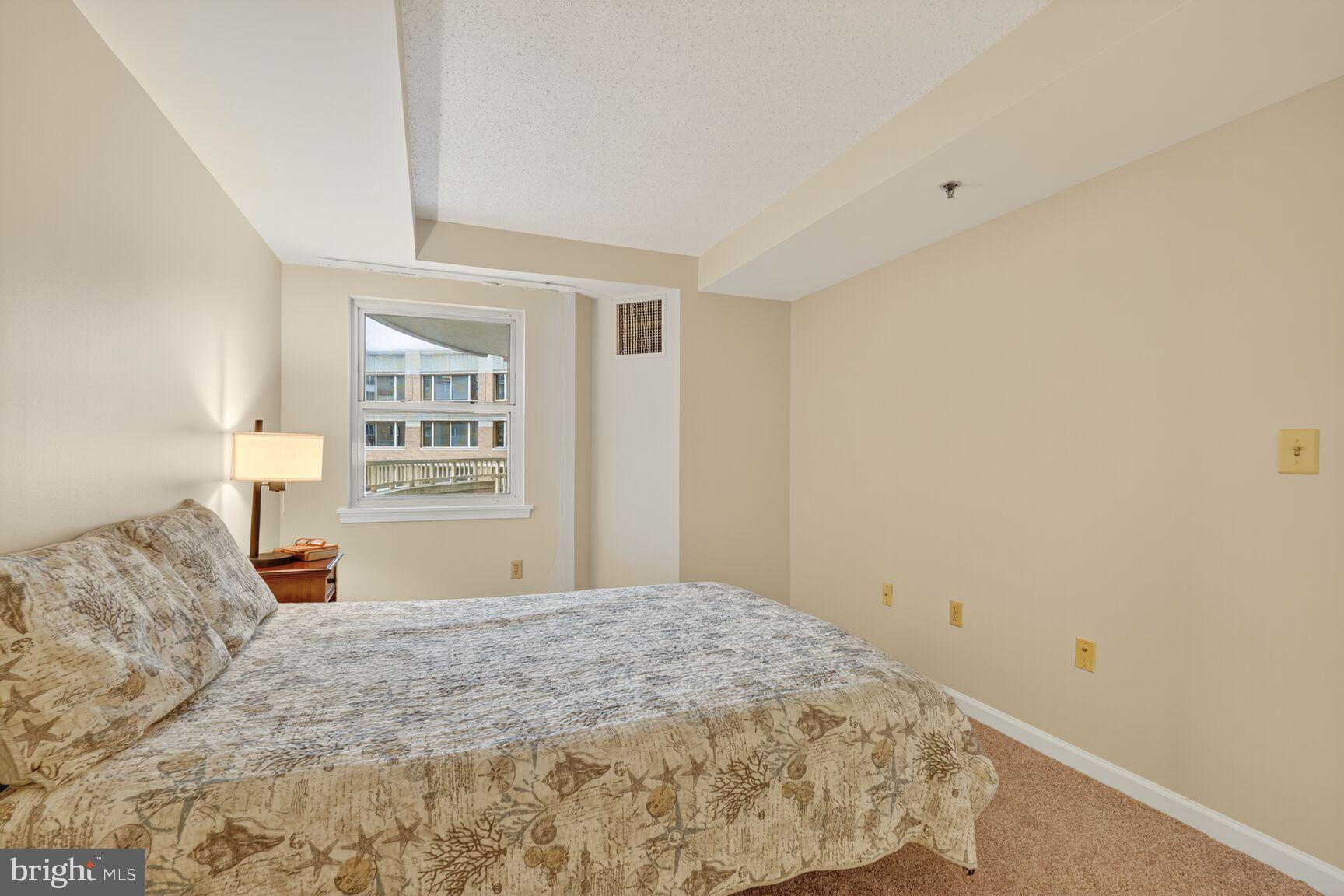 THE JEFFERSON - SUNRISE SENIOR LIVING - Residential